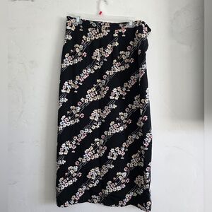 Chic Floral Black Maxi Skirt
